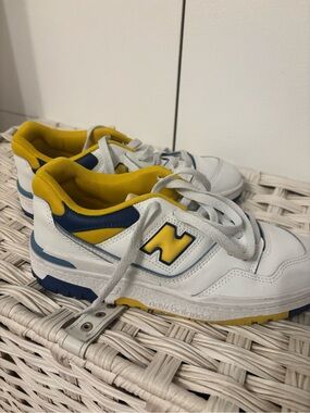 New Balance sneakers good condition size 6.5